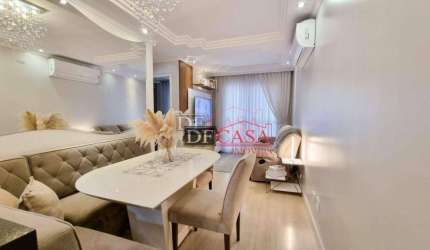 Apartamento em Vila Paranaguá