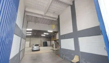 ACEITA PERMUTA - GALPÃO INDUSTRIAL COM RESIDÊNCIA EM SÃO JOSÉ DOS PINHAIS