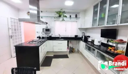 Excelente casa reformada  2 suítes sendo uma máster próximo ao Metrô