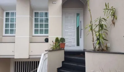 Maravilhoso sobrado com 4 suítes, 6 Vagas. Próximo ao Metro Vila Prudente.
