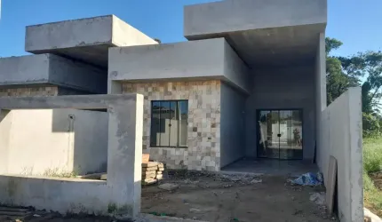 Vende se casa contendo de 3 dormitórios.