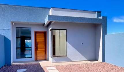 Vende se excelente casa com arquitetura moderna e com piscina nos fundos proporcionando privacidade para voce e sua familia.