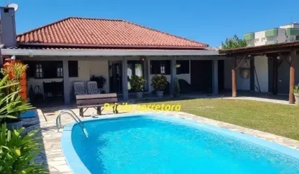 Vende se casa com piscina e terreno amplo, Brejatuba, Guaratuba/PR.
