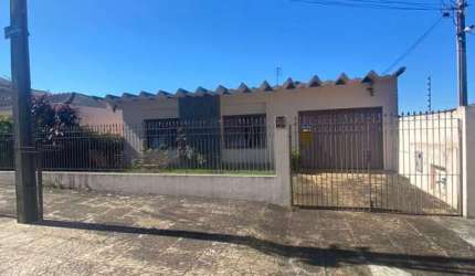Espaçosa Casa em 2 Pisos no Jardim Europa