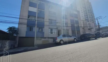 AMPLO APARTAMENTO NO EDIFÍCIO CARLA    -   CENTRO