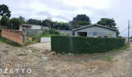 Casa com 2 quartos e um excelente terreno - Vila Cristina.