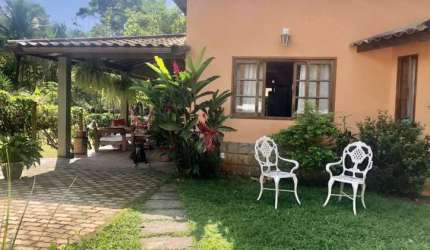 SÍTIO ENCANTADOR À VENDA - ALDEIA VELHA/RJ