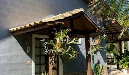 LOCAÇÃO FIXA - EXCELENTE CASA COM PISCINA EM CONDOMÍNIO