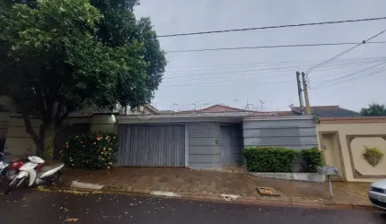 Casa térrea de uso misto, para locação e venda 4 vagas, 4 suítes no Alto da Boa Vista