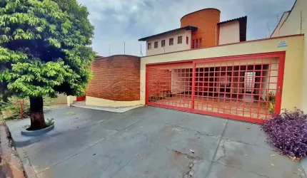 Sobrado, misto  com 03 dormitórios, armários planejados sendo 01 suite no Bairro Jd. São Luiz.