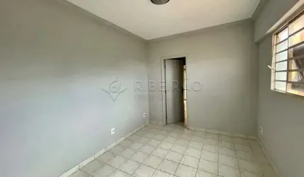 Apartamento no Bairro Jd. Irajá com  01 dormitório , armários planejados ,01 vaga de garagem.