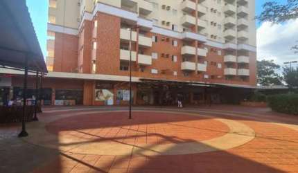 Apartamento / Loft com cozinha americana, armários planejados, 01 dormitório conjugado com a sala , 01 banheiro e sacada.