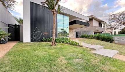 Casa Térrea com Piscina à venda em Condomínio 03 suítes (1 Master) 04 vagas Alphaville