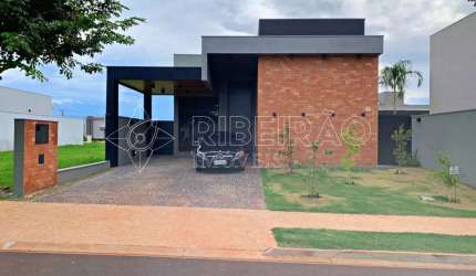 Casa térrea em condomínio com 3 suítes e piscina