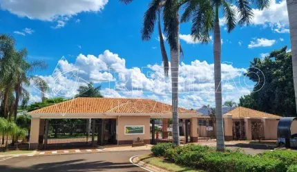 Terreno à venda no condomínio Reserva Santa Luisa.