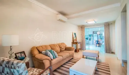 Casa sobrado 3 dormitórios e piscina no Evidence para venda