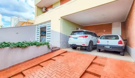 Casa sobrado com Piscina a venda no JD. Botânico