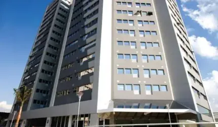 Conjunto comercial no Edifício Lex Oficces na Barra Funda com 61m² 2 banheiros 2 vagas.
