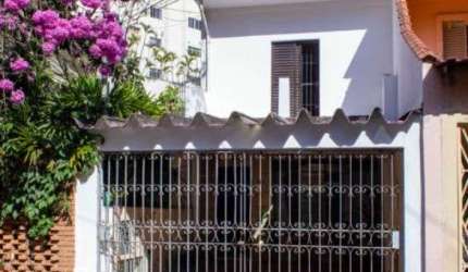Casa à venda em Santana com 150m² 2 dormitórios 1 banheiro 2 vagas.