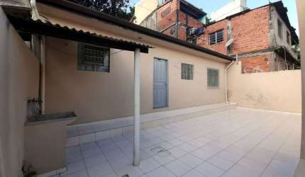 Sobrado à venda no Jardim Irapiranga  com 250m² 4 dormitórios 3 vagas