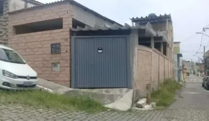 Casa à venda em Interlagos com 215m², 3 dormitórios, 2 banheiros e 4 vagas
