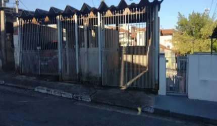 Casa à venda na Vila Pereira Cerca com 270m² 4 dormitórios 3 banheiros 2 vagas