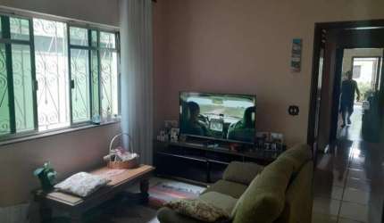 Sobrado, ótima localização!