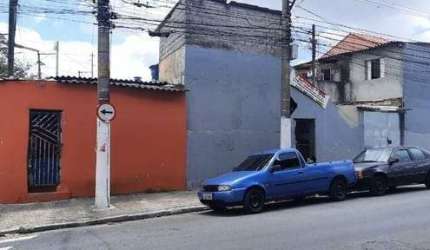 terreno com 4 casas