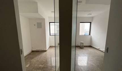 Sala comercial á venda na Barra funda, 60m² com 1 vaga de garagem