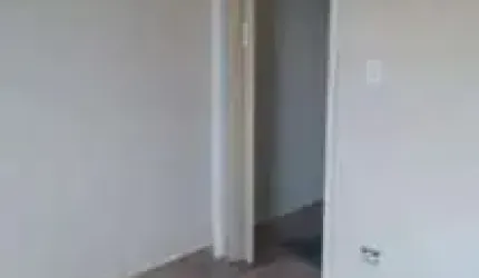 Sobrado com dois quartos dois banheiros em cima e embaixo cozinha sala lavanderia garagem tem quinta
