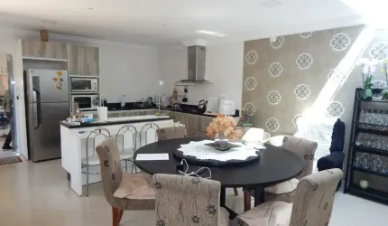 Casa com Edícula, por R$ 1.120.000,00, Bairro Portão, Curitiba-PR