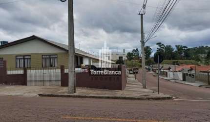 Casa de esquina com 4 dormitórios à venda