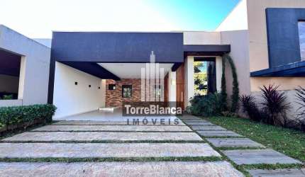 Casa alto padrão semimobiliada  para locação no Condomínio Villa Toscana com 3 suítes e ampla área