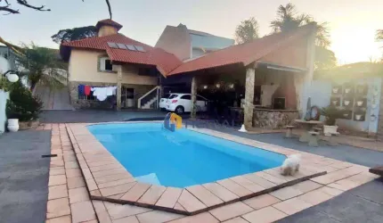 Casa  1 suíte + 3 quartos com Piscina à venda, 275 m² por R$ 990.000 - Vila Morangueira - Maringá/PR