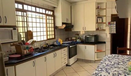 Casa com 3 quartos à venda, 230 m² por R$ 1.290.000 - Zona 08 - Maringá/PR