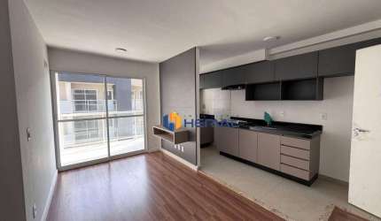 Apartamento semi mobiliado com 2 quartos, sendo 1 suíte,  localizado no Jardim Aclimação, em Maringá, a poucos minutos da UniCesumar.