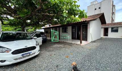 Casa à venda, CENTRO, NAVEGANTES - SC Casa na quadra Mar no  centro de Navegantes -Sc amplo terreno