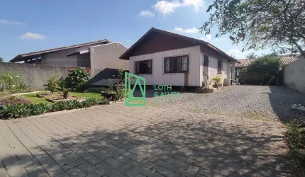 Casa Mista à 750 metros da praia, localizada em Meia Praia - Navegantes - SC.