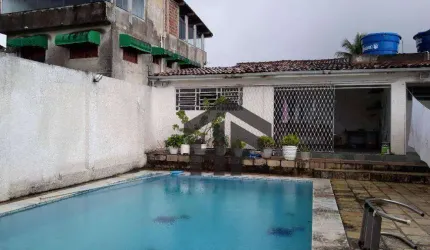 Casa à venda, com 6 Quartos, localizado em Cajueiro, Recife - Pernambuco.