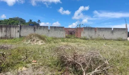 Casa Inacabada com 3 quartos, localizada  em Nova Cruz, Igarassu - Pernambuco.