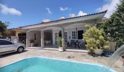 Casa de 240m² à venda, com 3 quartos (1 suíte), localizada em Candeias, Jaboatão dos Guararapes - Pernambuco.