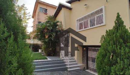 Casa de 225m² à venda, com 4 quartos, localizada em Casa Amarela, Recife - Pernambuco.