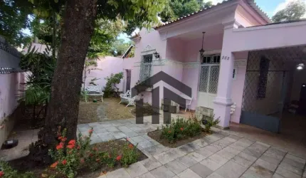 Casa Comercial de 160m² para alugar, com 04 quartos e 3 salas, localizada em Casa Forte, Recife - Pernambuco.