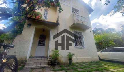 Casa de 355m², no terreno de 675m² para alugar ou vender,  com 4 quartos, localizada em Santo Amaro, Recife - Pernambuco.