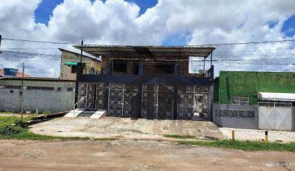 Casa de 2 pavimentos, 272m² construída, com 4 quartos, localizada em Afogados, Recife - Pernambuco.