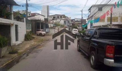 Casa Residencial ou Comercial, no terreno de 338m², com 5 quartos, localizada no Alto do Mandú, Recife - Pernambuco.
