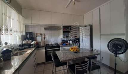 Casa para Venda em Limeira, Jardim Planalto, 2 dormitórios, 1 suíte, 2 banheiros, 5 vagas