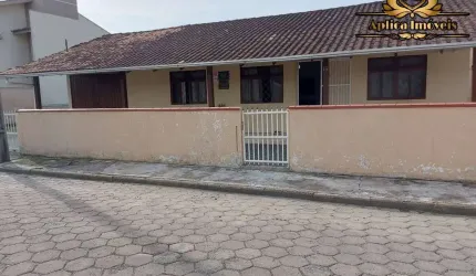 Casa no bairro Gravatá - 03 Dormítorios garagem coberta para 02 carros