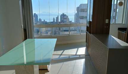 Duplex de 3 suítes e vista mar no bairro Estreito