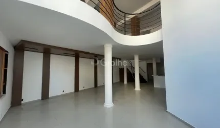 Loja de 246m² no Kobrasol